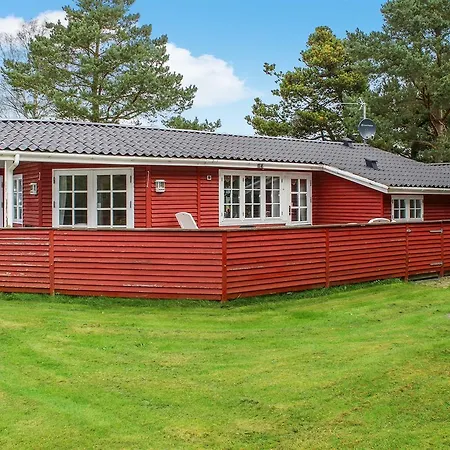 Three-bedroom Holiday In * Hals