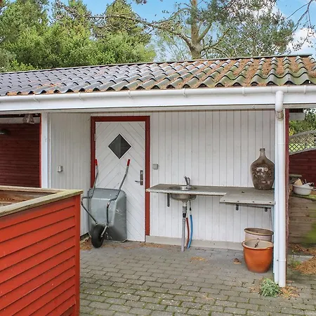 Three-bedroom Holiday In * Hals