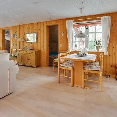 Three-bedroom Holiday In * Hals